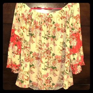 Off the shoulder floral top.❌SOLD